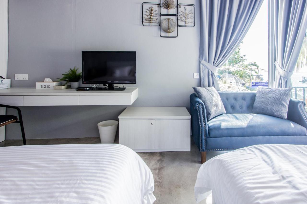 Beachboy Chalet By The Beach Bukit Lada Екстериор снимка