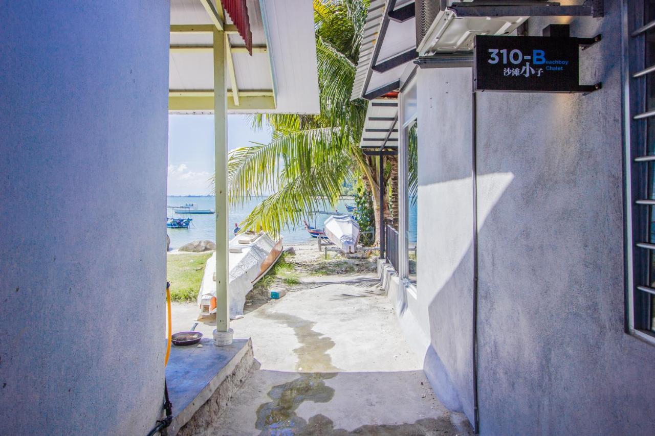 Beachboy Chalet By The Beach Bukit Lada Екстериор снимка