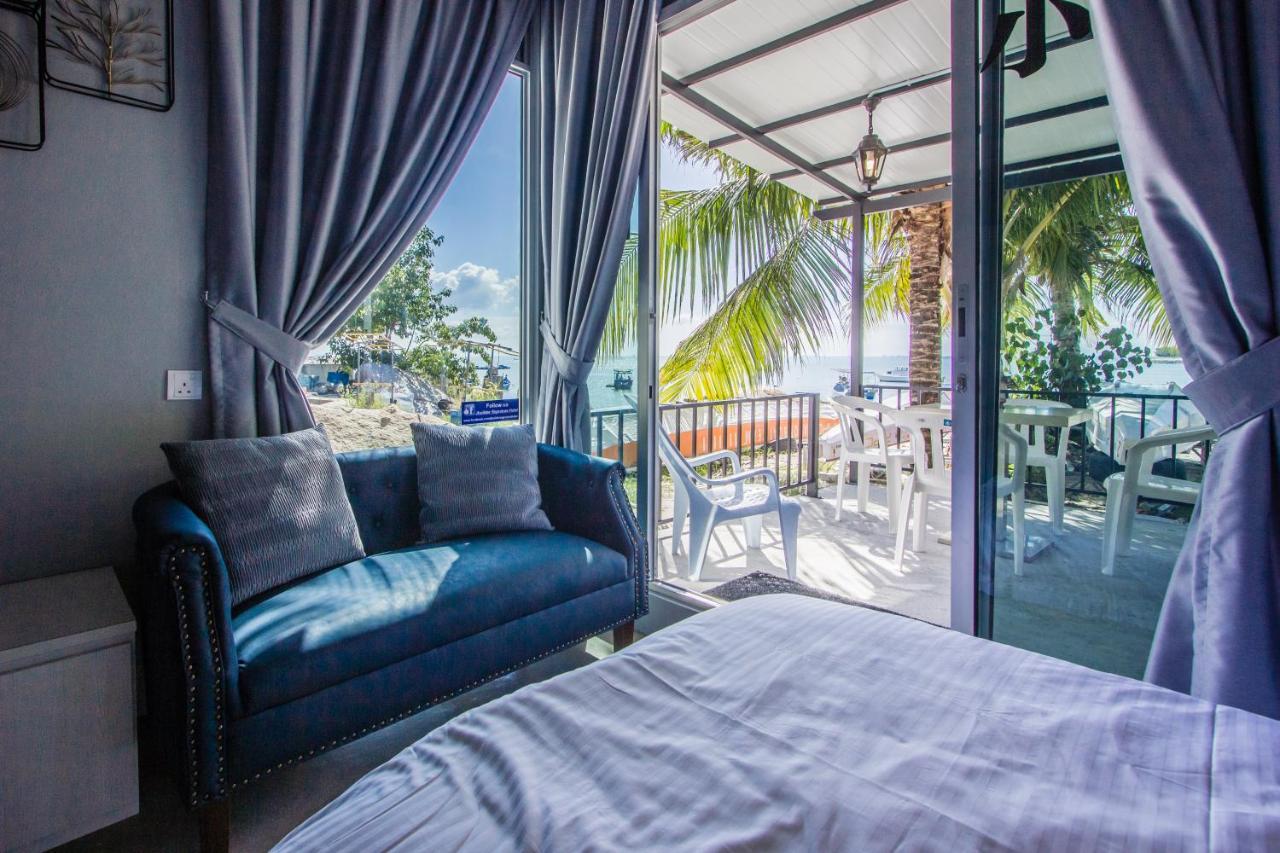 Beachboy Chalet By The Beach Bukit Lada Екстериор снимка